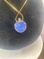 Vtg Bob Hope Desert Classic 1984 Lapis Lazuli Pendant with 18″ Chain Gold-tone