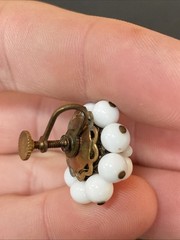 Vtg JAPAN White Milk Glass Round Beaded 7/8” Cluster Screw Back Earrings Floral