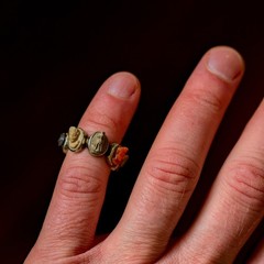 ANTIQUE ITALIAN 14K GOLD MINIATURE LAVA CAMEO RING SCARF RING DAYS OF THE WEEK