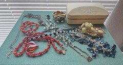 Jewelry Lover Private Collection Vintage Box With 40 Assorted Pieces