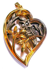 VINTAGE GOLD PLATED & ZINC ALLOY OWL SITTING IN BRANCHES 3D HEART SHAPED PENDANT