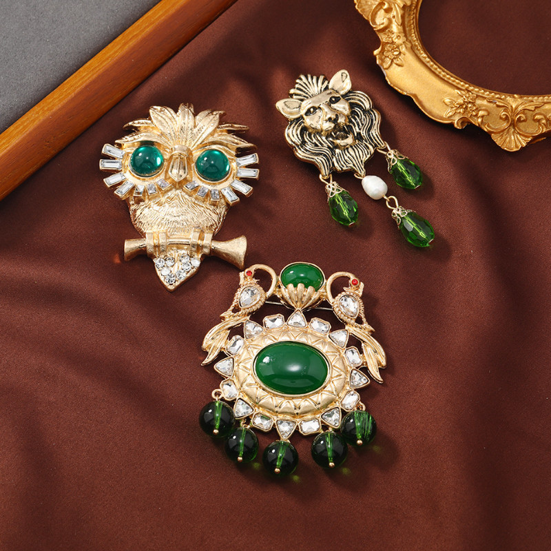 Vintage Women Fashion Rhinestone Owl Lion Brooches Badges Accessories Elegant