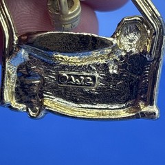 AJC Wishing Well Angel Brooch Pin Vintage Figural Cherubs Gold Tone 2” Love Luck