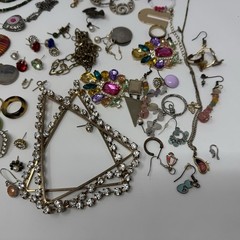 1 Lb Lot Mix of Single Earrings and Craft Junk Broken Jewelry Vintage Modern