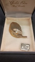 Vintage Fine Finish Gold Tone Leaf Brooch Pin With Authentic Cultura Pearl W/Box