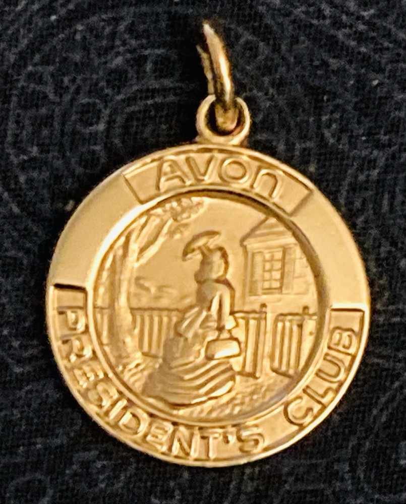 1984 Avon President’s Club Tribure Necklace Pendant Medallion Gold Tone