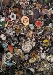 3 Pounds Jewelry Costume Vintage Mix LBS necklaces bracelets pins rings etc lbs