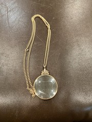Vintage 70’s Avon Fleur de Lis Magnifying Glass Pendant Gold tone Chain Necklace