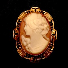 VIntage Carved Cameo Pendant / Brooch – Gold Filled cd