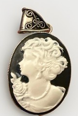VTG Resin Sterling Left Facing Black & White Cameo Pendant Costume Jewelry