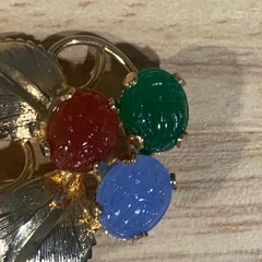 Vintage Gold Tone Multi Color Faux Glass Scarab Leaf Brooch Pin Red Green Blue