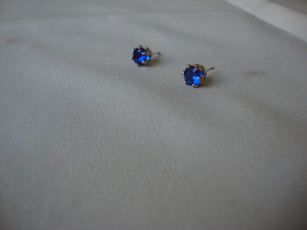 VINTAGE 6MM ROUND BRILLIANT CUT DARK BLUE CZ STERLING SILVER PRONG STUD EARRINGS