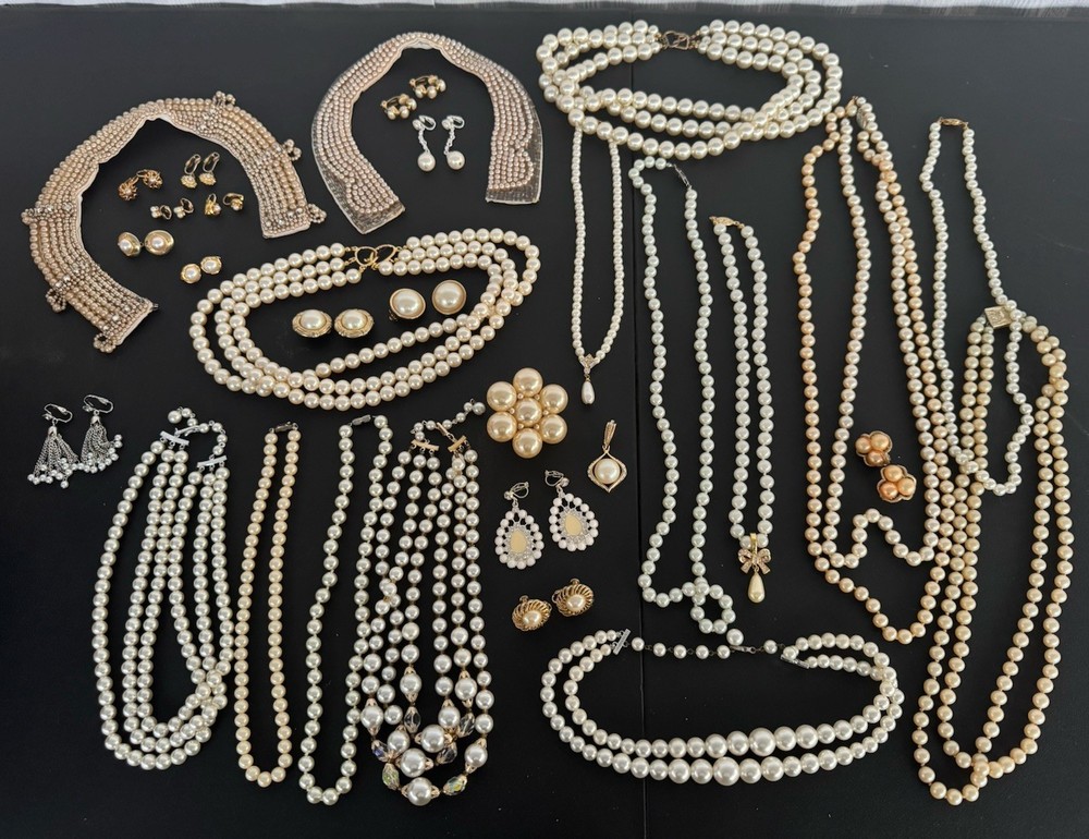 Huge-estate-jewelry-Lot-Faux Pearl- Costume Jewelry Lot B 32 Pieces