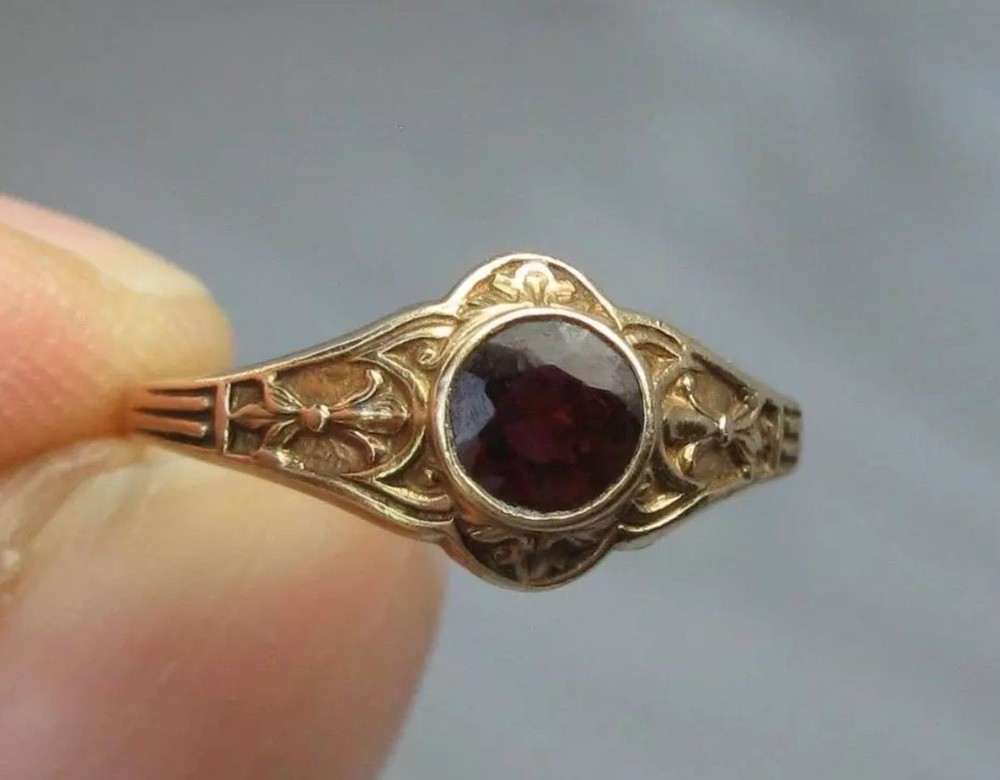 Vintage Style Round Cut Red Garnet Art Deco Bridal Engagement 925 Silver Ring