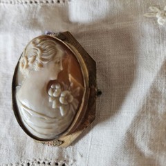 Vintage 1/20 10K GF hand carved shell cameo w/wire frame marked See Photos