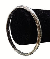 DANECRAFT Vintage Sterling All-Around Leaf Motive Domed BANGLE Bracelet 15g