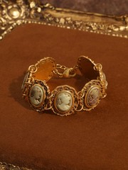 Vintage Cameo Portrait Bracelet Retro Gold Color Hollow Charm Bangle for Women