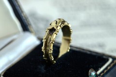 UNUSUAL ANTIQUE EARLY VICTORIAN ENGLISH 15K GOLD SCROLLING MOURNING RING c1840