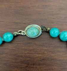Vintage Graduated 23″ Dyed Green Agate Necklace