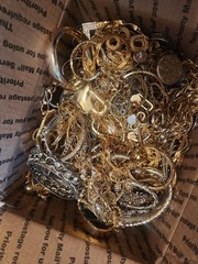 2 Pounds Jewelry Costume Vintage Mix LBS necklaces bracelets pins rings etc lbs