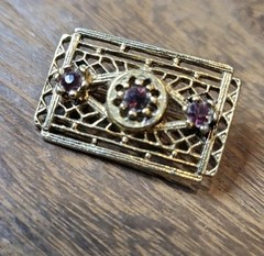 Vintage Gold Tone & Purple Gemstone Intricately Detailed Brooch Pin