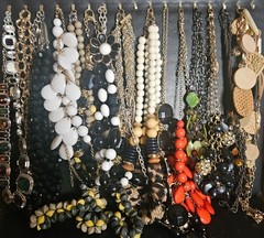 ​1lb Vintage to Modern Costume Jewelry Lot Estate Mix Wearable Pieces Mystery