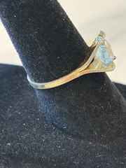 Vintage KARATCLAD 18k HGE Gold Ring size 5.75 Very Pretty Light Blue Stone