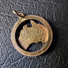 Antique early 1900’s hallmarked map of Australia 9ct 9 karat gold pendant charm