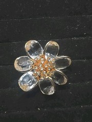 VINTAGE SWAROVSKI FLOWER DAISY GOLD PLATED BROOCH W/ CLEAR RHINESTONE SETTINGS