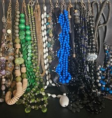 ​1lb Vintage to Modern Costume Jewelry Lot Estate Mix Wearable Pieces Mystery