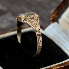 LOVELY SMALL ANTIQUE VICTORIAN ENGLISH 9K GOLD ORNATE LOCKET RING c1870