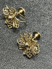 Vintage Gold Tone Metal Ruffled Flower Screw Back Earrings