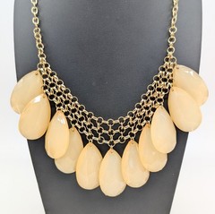 Vtg Peach Acrylic Lucite Teardrop Bead Faceted Bib Necklace Gold Tone 24″