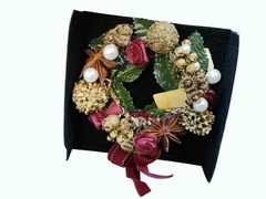 Vintage Avon Potpourri Wreath Pin Unused With Box 1997