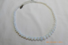 VINTAGE WHITE OPALESCENT GLASS PEARL NECKLACE