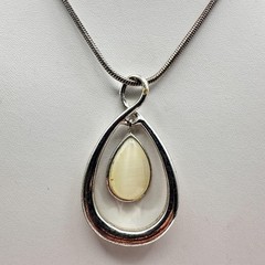 Vintage 90s Teardrop Pendant Necklace Silver Tone Snake Chain Women’s Jewelry