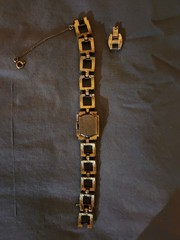 RARE Vintage Women’s Gold Tone Crown Trifari Watch Brutalist Bracelet 17 Jewel