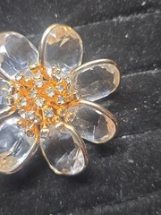 VINTAGE SWAROVSKI FLOWER DAISY GOLD PLATED BROOCH W/ CLEAR RHINESTONE SETTINGS