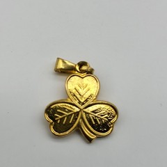 Fun Vintage Pendant charm gold plated lucky clover shamrock