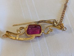 Pink rhinestone yellow gold plated 3 connected chain brooch pins