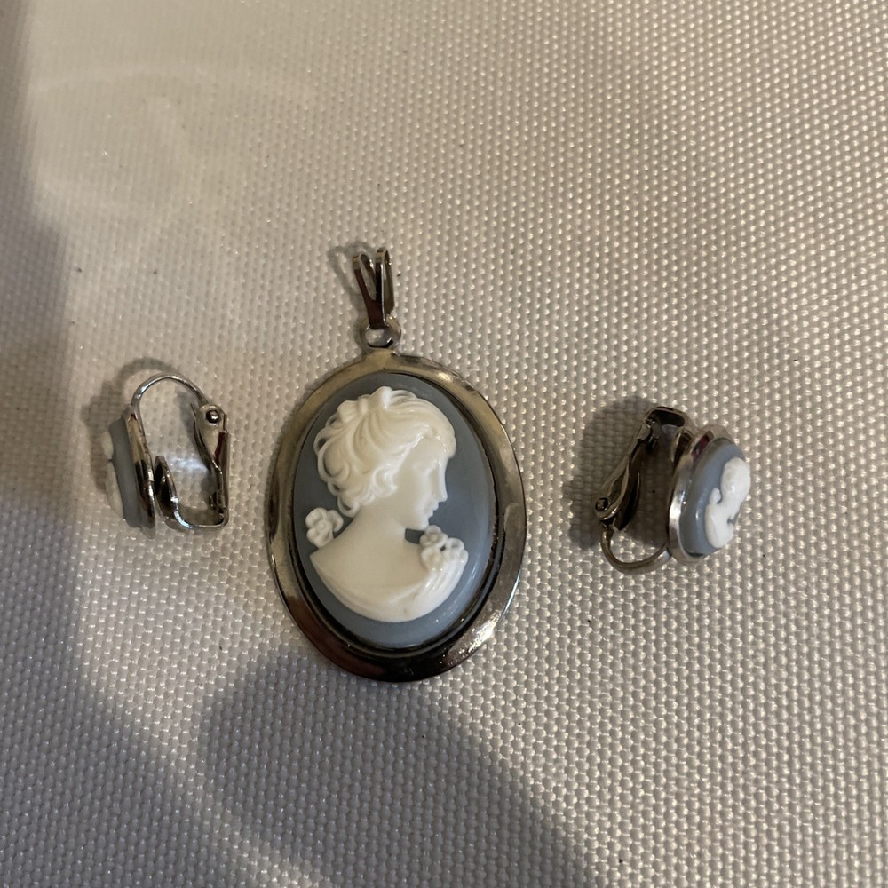 Cameo Pendant And Earrings