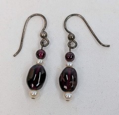 Women’s Vintage Sterling Silver Dark Red Garnet & Pearl Beaded Dangle Earrings