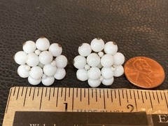 Vtg JAPAN White Milk Glass Round Beaded 7/8” Cluster Screw Back Earrings Floral