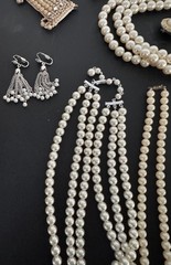 Huge-estate-jewelry-Lot-Faux Pearl- Costume Jewelry Lot B 32 Pieces