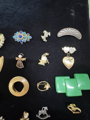 Lot Of 36 Vintage Costume Broaches Brooches Pins Estate Sale Finds Jewelry