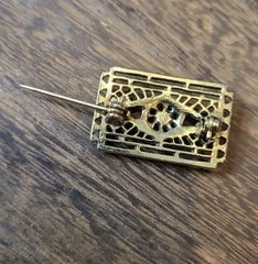 Vintage Gold Tone & Purple Gemstone Intricately Detailed Brooch Pin