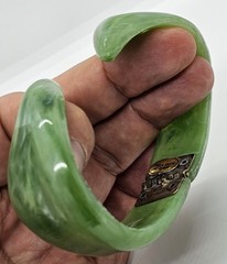 Vintage 1960 MCM Green Marbled Twist Lucite Clamper Bangle Bracelet 7″ Hong Kong