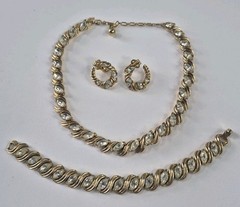 Vintage Crown Trifari Rhinestone Necklace Bracelet Earrings Full Set Original