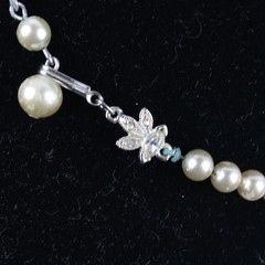 Vintage Faux Pearl Gold Toned Leaf Motif Choker