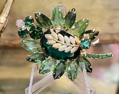 D&E Juliana Book Piece Green Rhinestone Open Back Brooch Wire Over Gold Fern